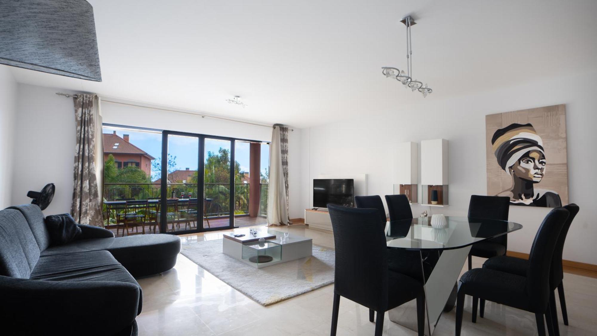 Deluxe Living By Lovelystay Apartment
