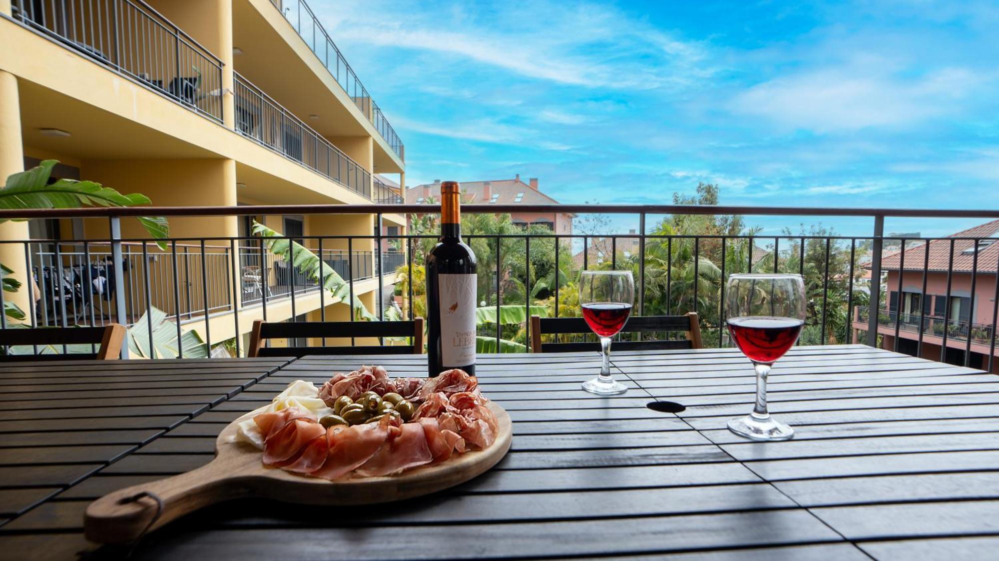 Apartment Deluxe Living By Lovelystay