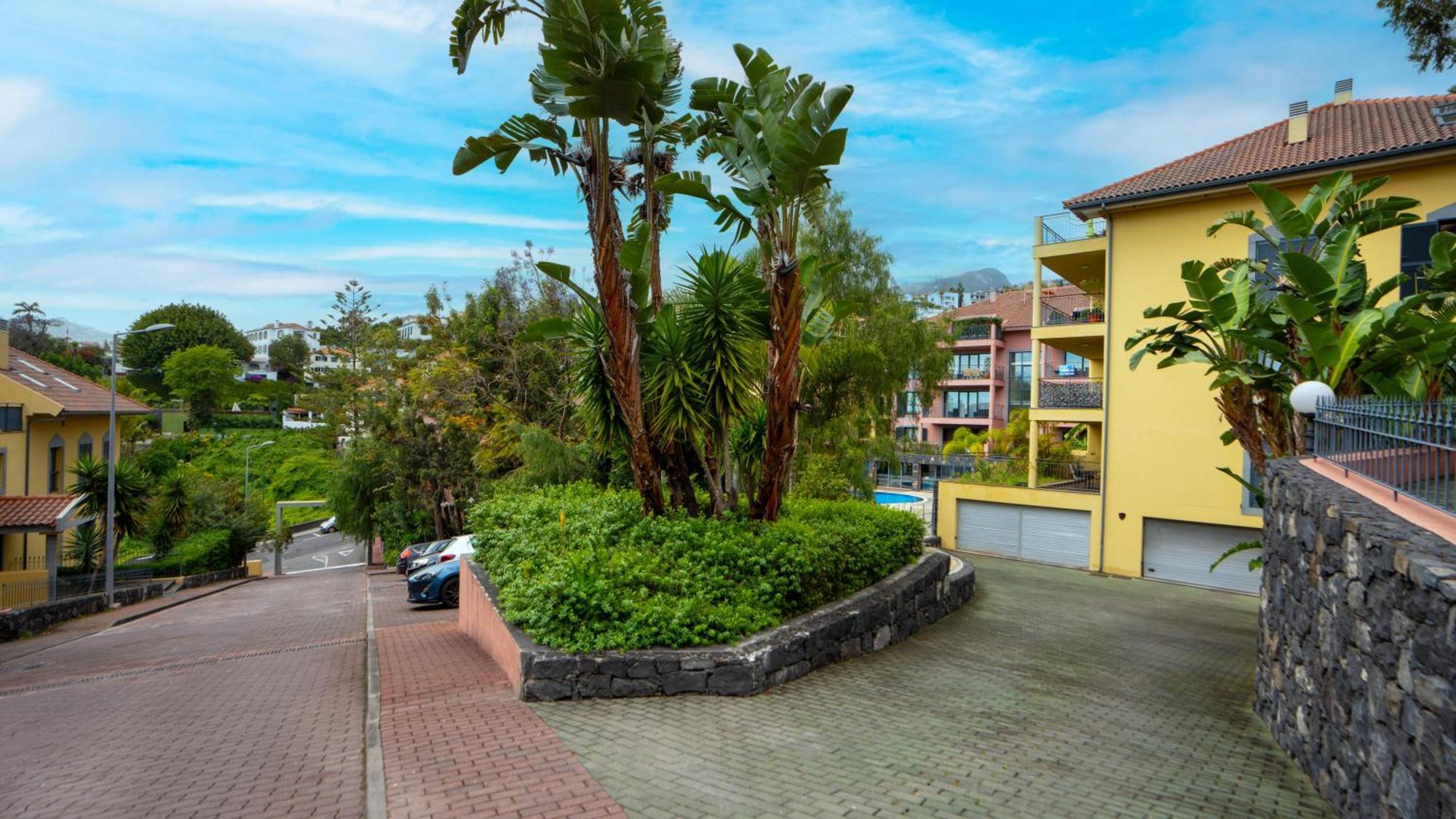 Deluxe Living By Lovelystay Apartment